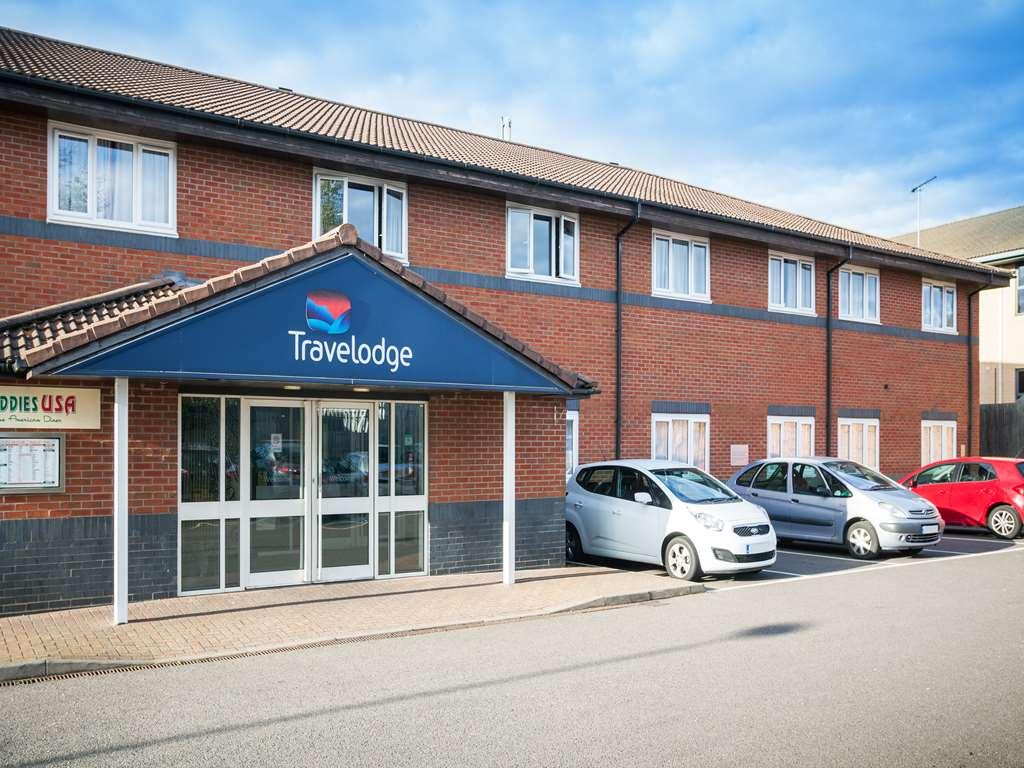 Travelodge Milton Keynes Old Stratford מראה חיצוני תמונה